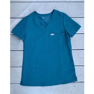 Figs Scrubs | Caterina Scrub Top Caribbean Blue